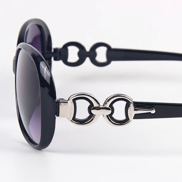Accessories - ✅ Women’s black sunglasses